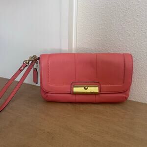 COACH small Coral wristlet w/ hangtag leather Summer beach Luxury Resortwear